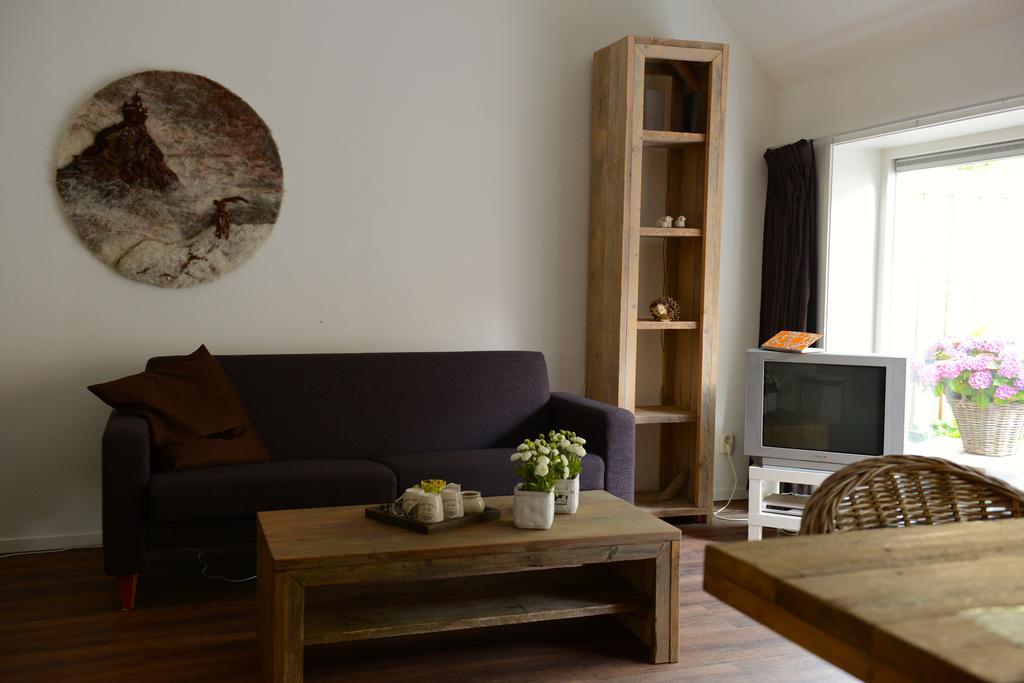 Appartementen Verhuur De Trijehoek Stiens Ngoại thất bức ảnh