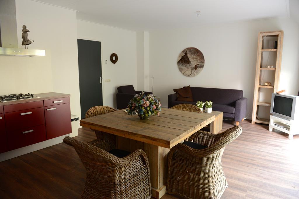 Appartementen Verhuur De Trijehoek Stiens Ngoại thất bức ảnh