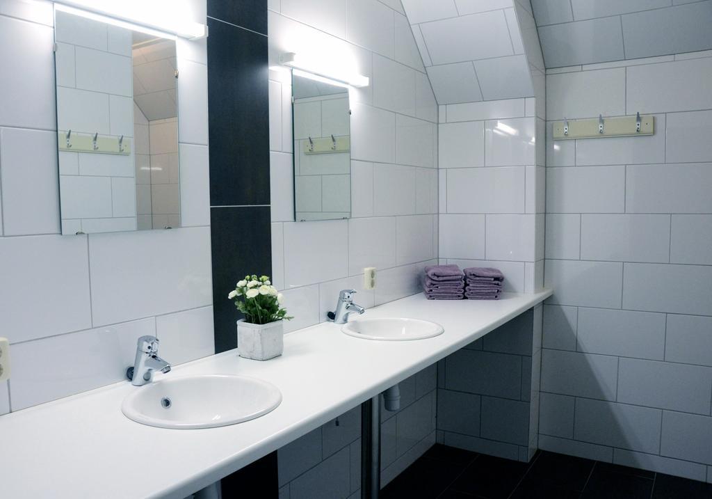 Appartementen Verhuur De Trijehoek Stiens Ngoại thất bức ảnh